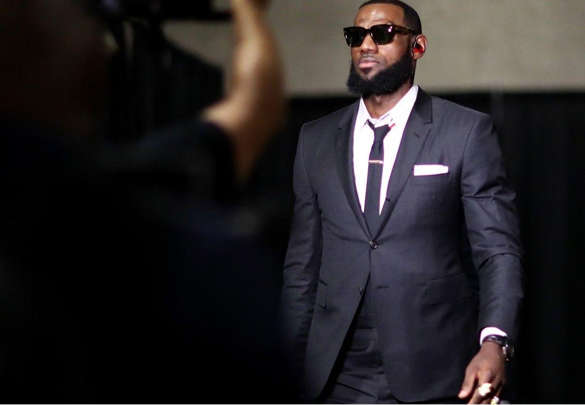 开云电子-2025年全球黑人亿万富翁榜单：乔丹第7，詹姆斯第18